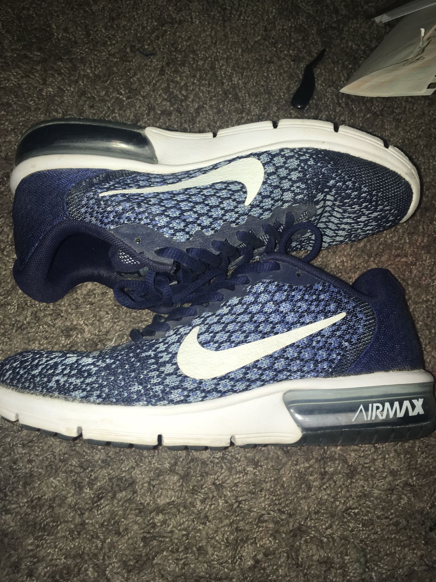 WOMAN NIKES