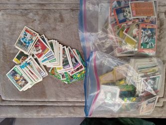 Large lot of sports cards I'm new condition!!