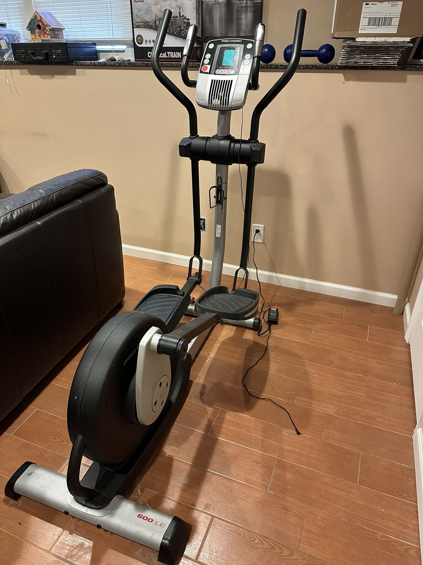 Proform 600 LE Folding Elliptical Trainer (Pickup Only)