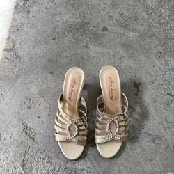 Elegant Women's Sandals size 5
