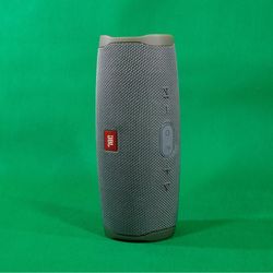 Like New JBL Charge 4 waterproof bluetooth speaker & powerbank