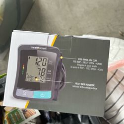 Upper arm blood pressure monitor