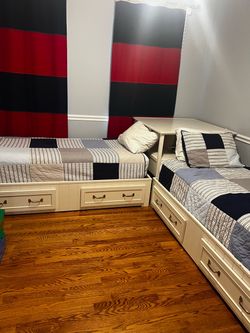 Pottery Barn Kids Twin Bed Set with Corner Unit – Very Good Condition
