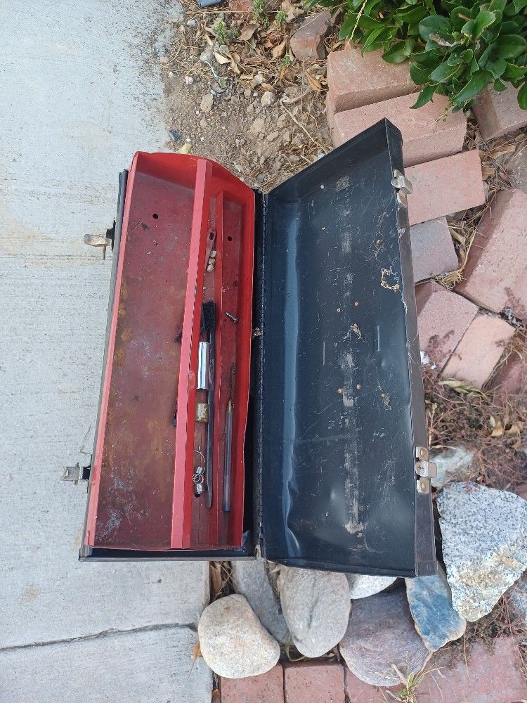 VINTAGE TOOL BOX 