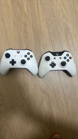 Xbox controllers (2)