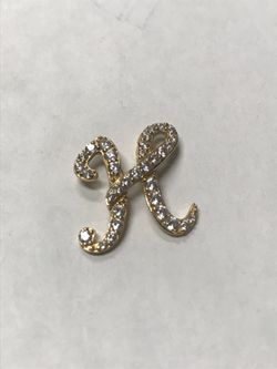 Diamond pendant letter H with diamond