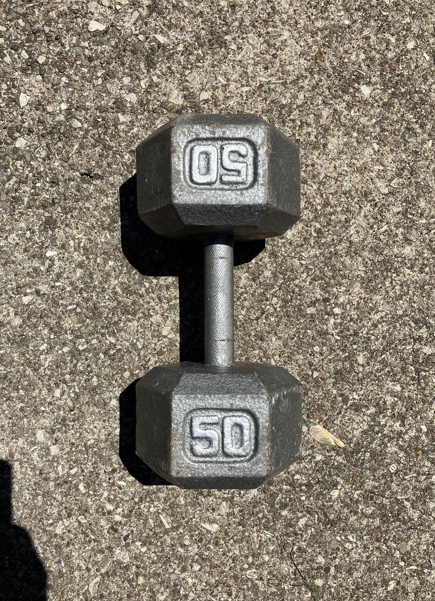 ONE Single (1) 50 lb dumbbell weight pounds pound 50lb 50lbs lbs NOT multiple dumbbells weights Cast Iron hex