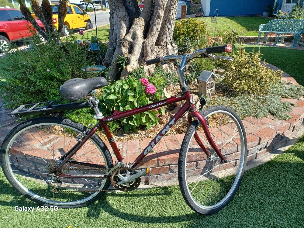 Giant Option Mens Hybrid Bike Like New 700c