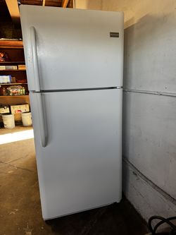 Frigidaire Refrigerator white 20.5 cu ft