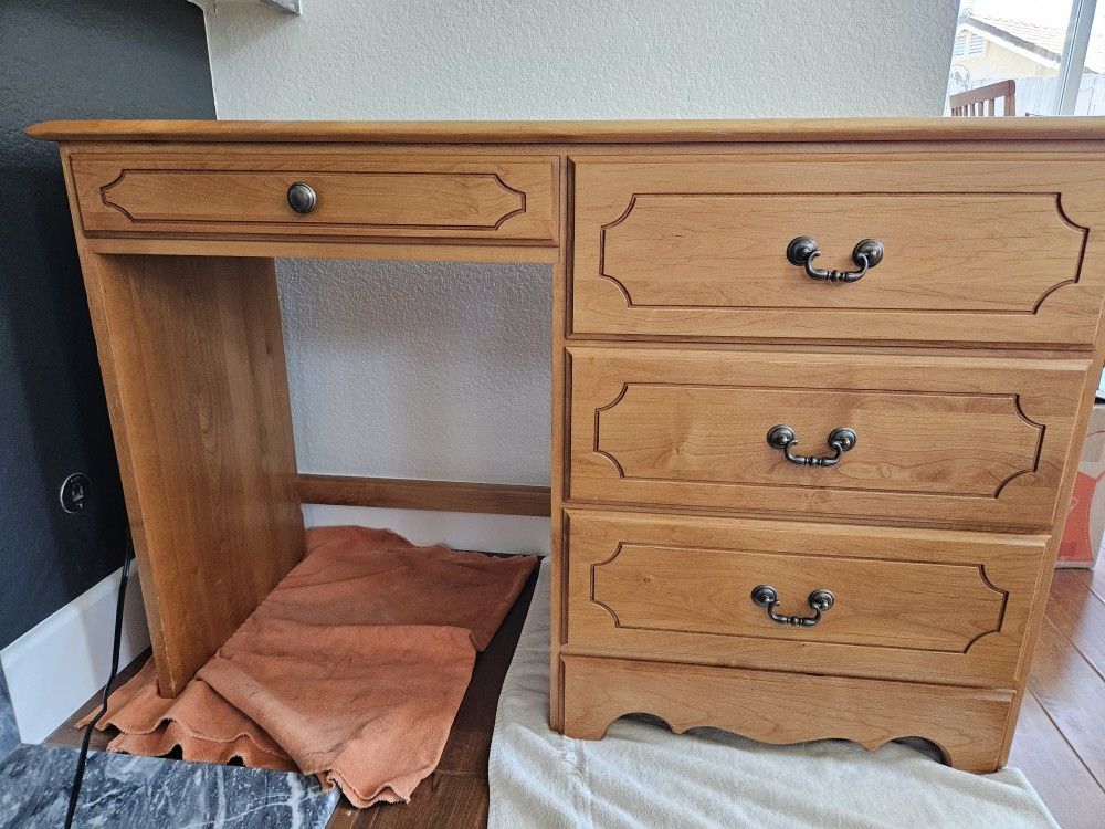 Solid Maple Desk With 4 Drawers