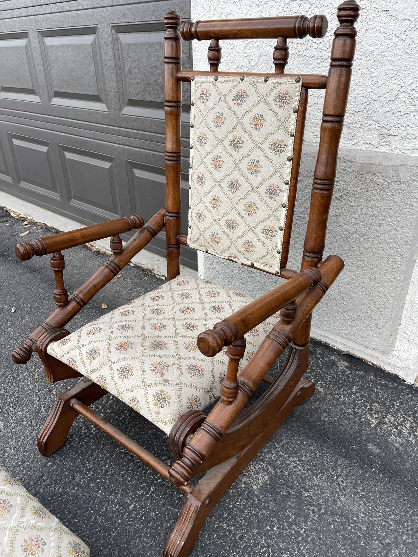 Antique 19th Century Rosewood And Upholstered American Rocking Chair With Foot Stool