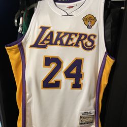 KOBE BRYANT JERSEY 