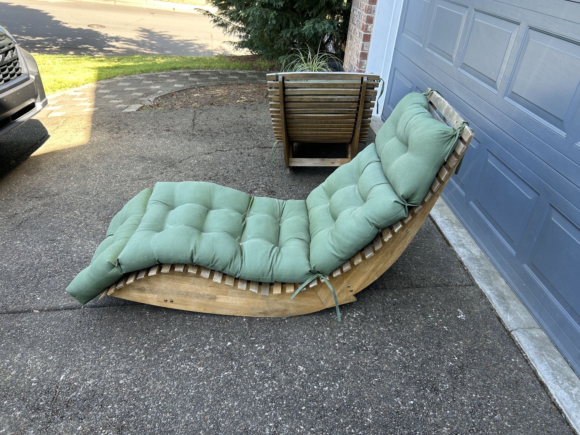 Wooden Lounge Chairs With Cushions 