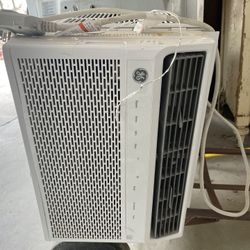 general electric ac unit 1,200 Sq  WiFi 