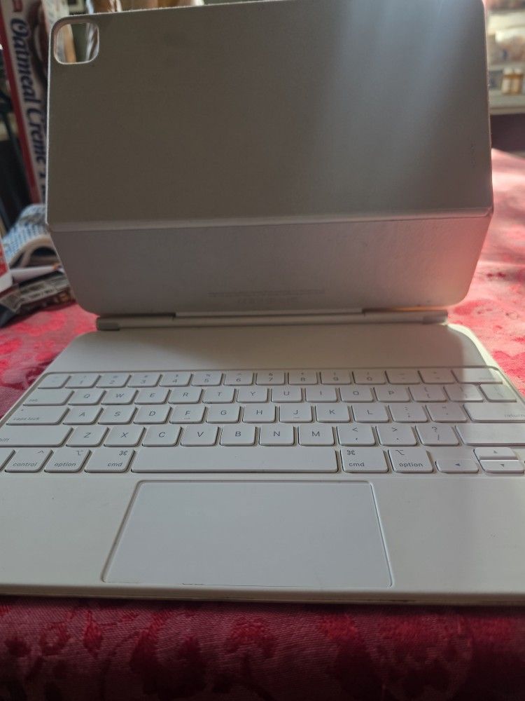 Magic Keyboard 12.9 Inch in great condition