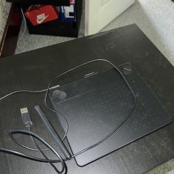 Wacom Intuos Comic Art Graphics Tablet & Pen CTH-490CK