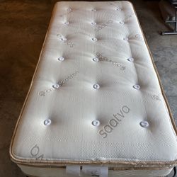 Saatva Latex Hybrid mattress Twin XL