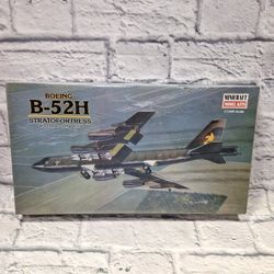 BOEING B-52H MODEL KIT 