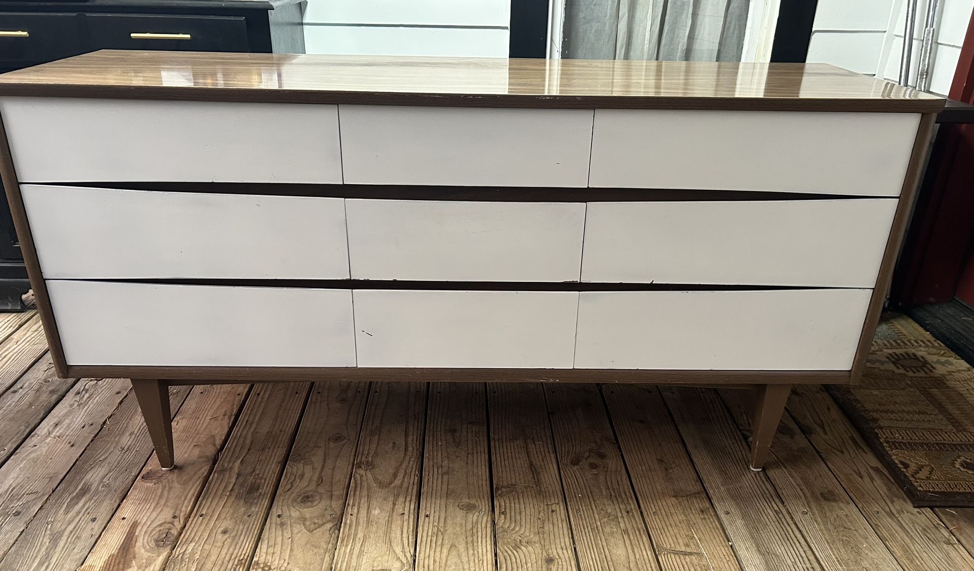 Genuine Mid Century Modern Kroehler 9 drawer dresser