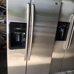 33 W Maytag Refrigerator Side By Side Stainless Steel Everything Works Good 👍