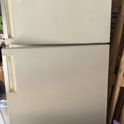 Refrigerator  > Refrigerador 