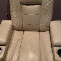 Electric Recliner, Less Than 7 Months Old