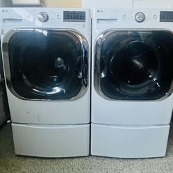 LG Front Load Washer & Gas Dryer Set $900