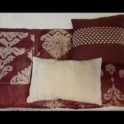 Burgundy and gold colored Queen size comforter with 2 pillow cases and 2 accent pillows 
