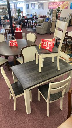 🚨Going out of Business!🚨 Brand New Table W/ 4 Chairs!