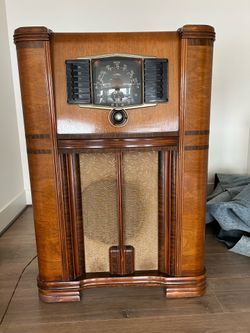 1942 Zenith 8S661 Console Radio