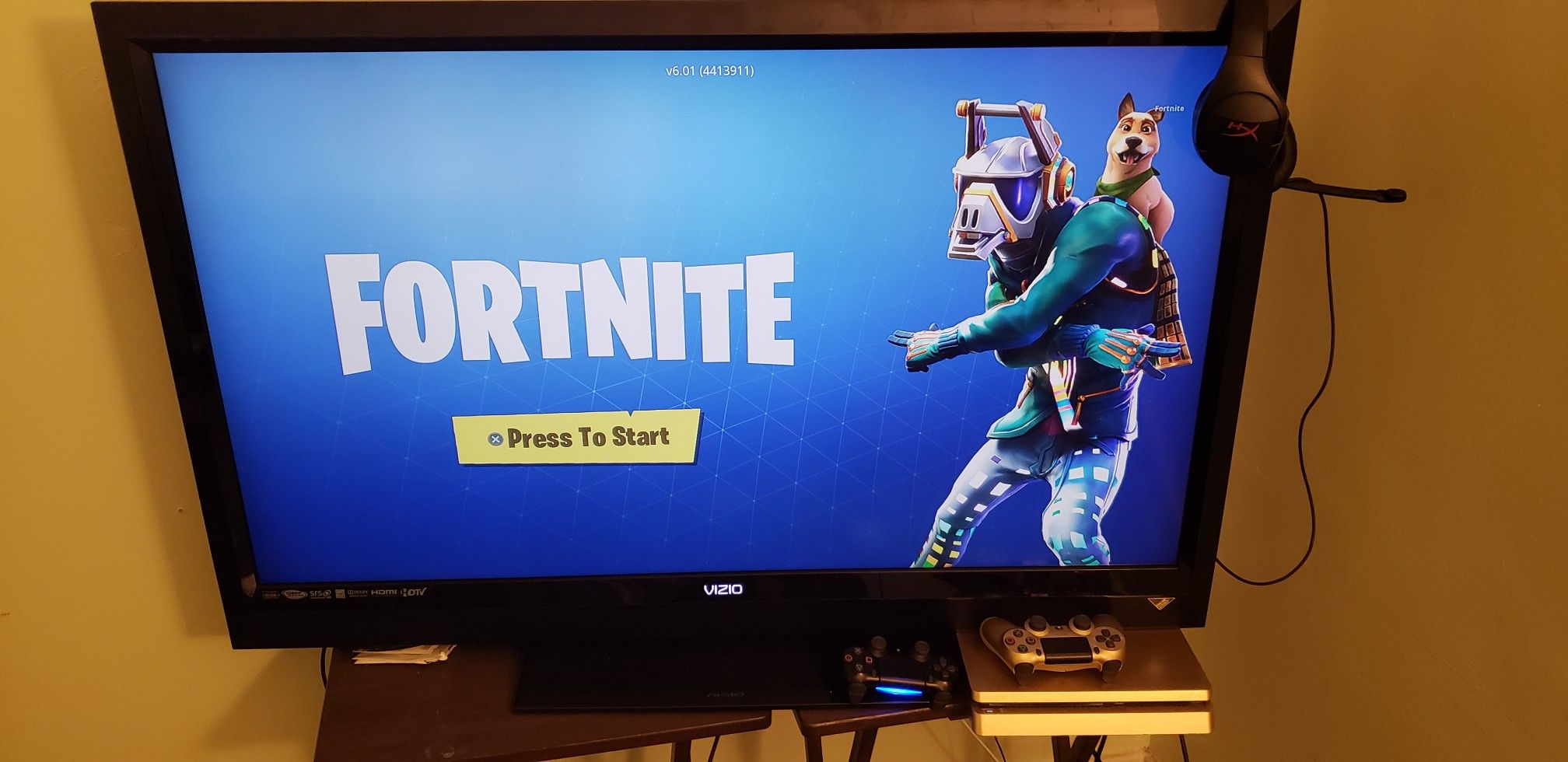 50" tv and a PS4 GOLD Edition.