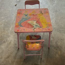 Princess table with two chairs