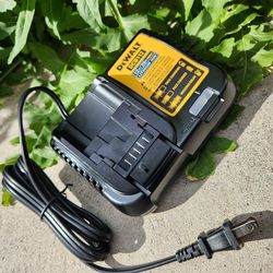 Dewalt 12v/20v Charger DCB112...NEW_NUEVO $25 PRECIO FIJO_FIRM PRICE