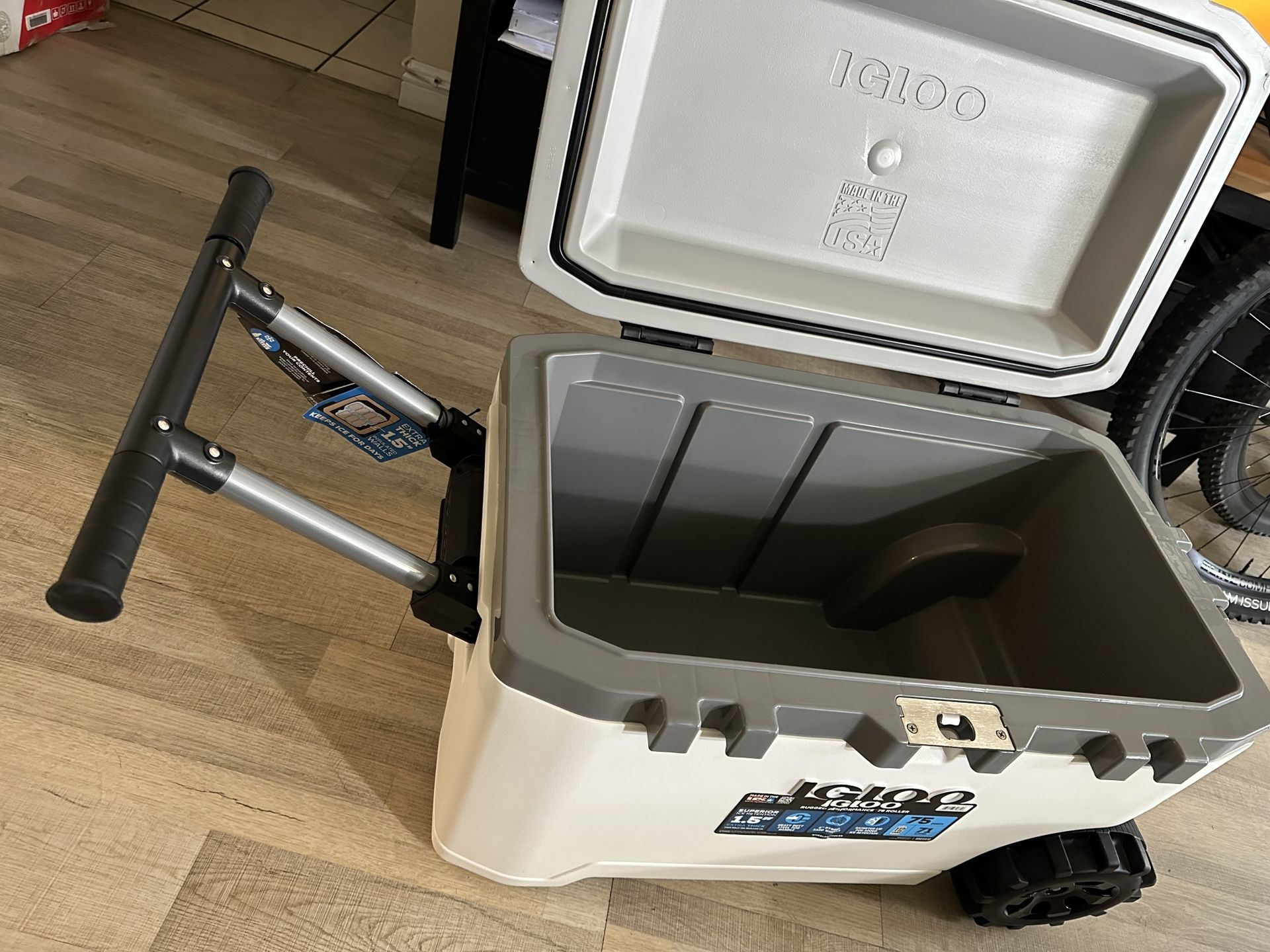 Igloo 75-Quart Rugged Performance Cooler with Wheels, Gray an Murite