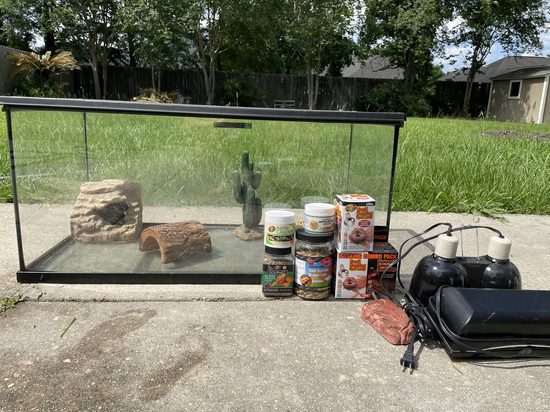 Complete 3ft Reptile / Bearded Dragon Tank Setup – Lights, Food, Decor