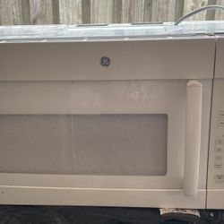 General Electric Microwave In Good Condition 