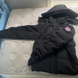 Canada Goose Size S Men’s 