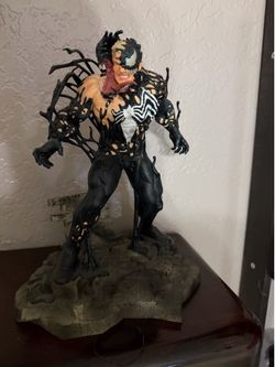Venom Statue