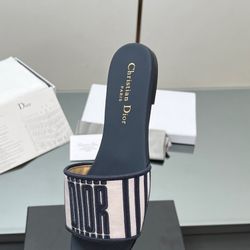 Electric embroidery flat slippers