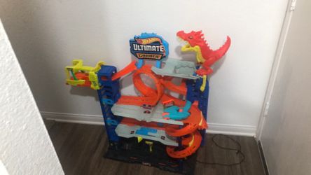 Hot wheels ultimate garage