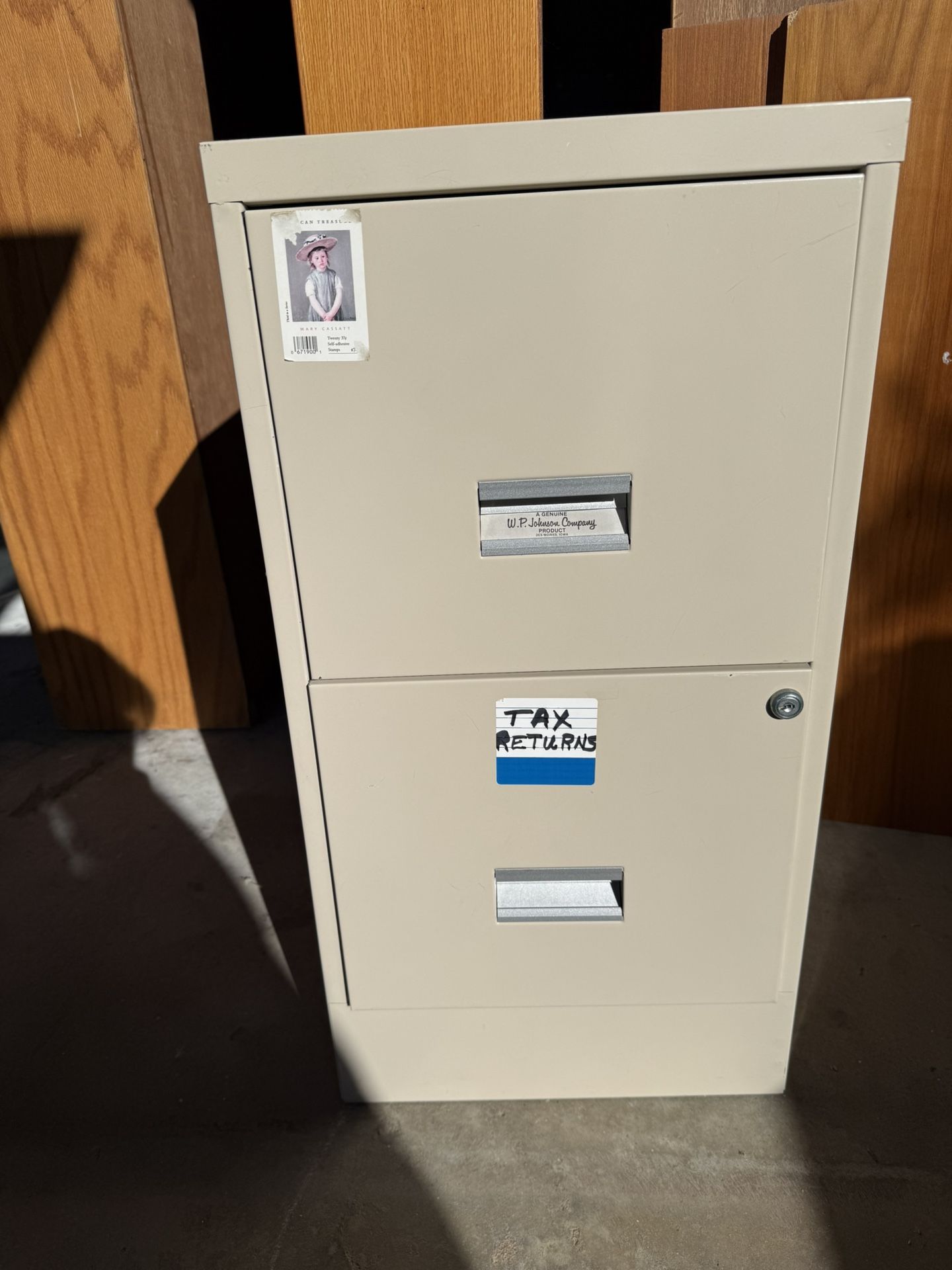 FREE, FREE, FREE PICKUP TODAY!! π€ Small File Cabinet with Key π Lock