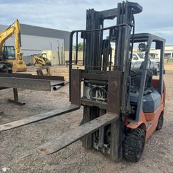 Toyota Forklift  7FGCU30 | 6,000 lb Capacity Propane Cushion Tire