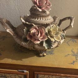 Vintage Rose Pot With A Lid 