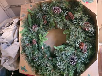 Pre Lit Christmas Wreath with Pinecones, 50 LED Lights