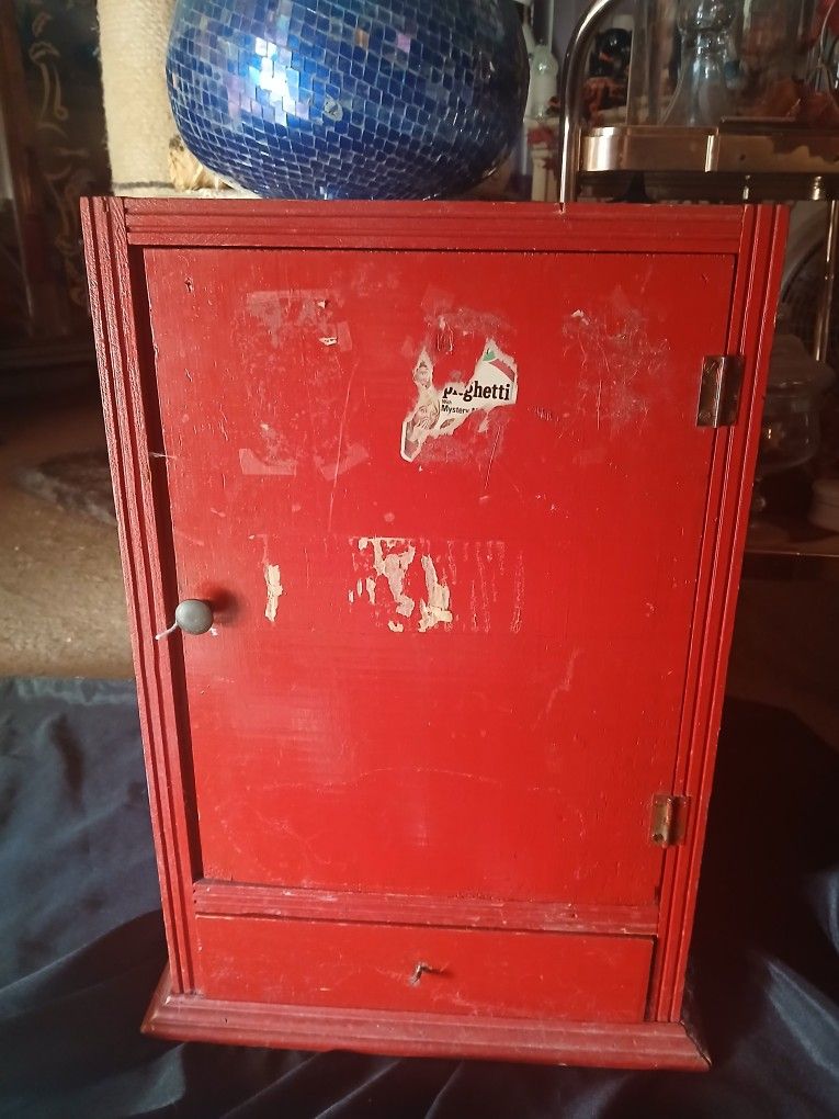 Vintage Doll Wardrobe 