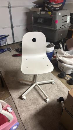 Free white desk chair
