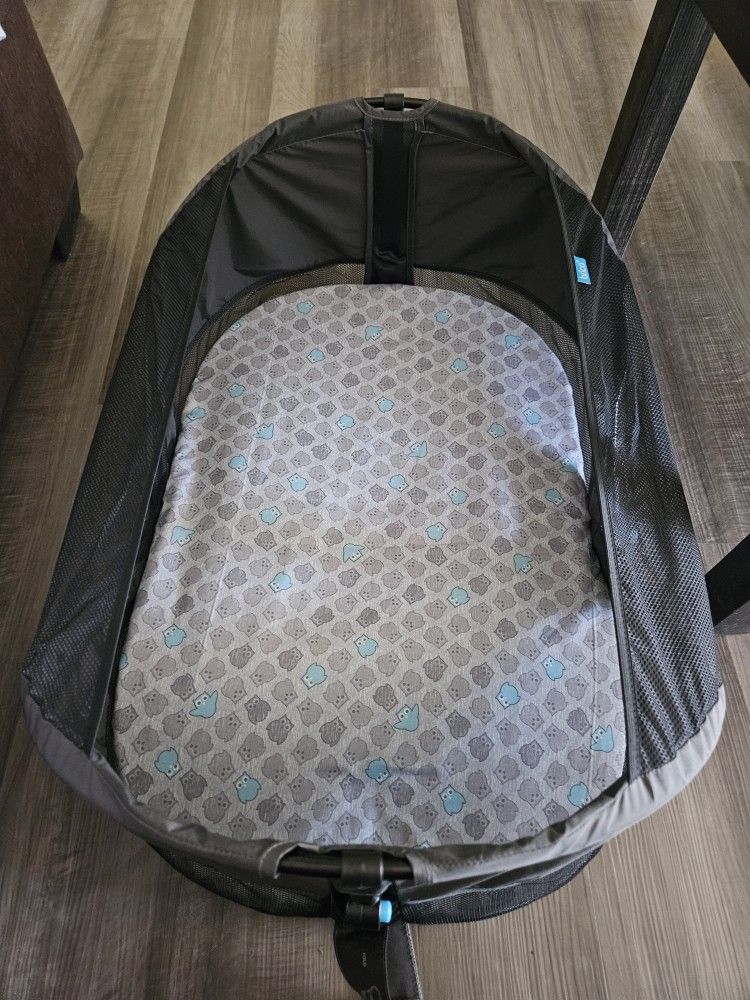 New Munchkin Brica Travel Pod Bassinet Foldable Portable 