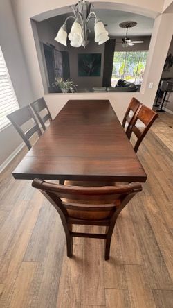 Extendable  dark wood dining set for 6 . Excellent Condition !