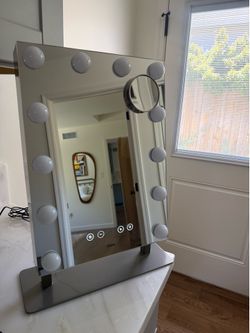 iHome vanity Hollywood mirror