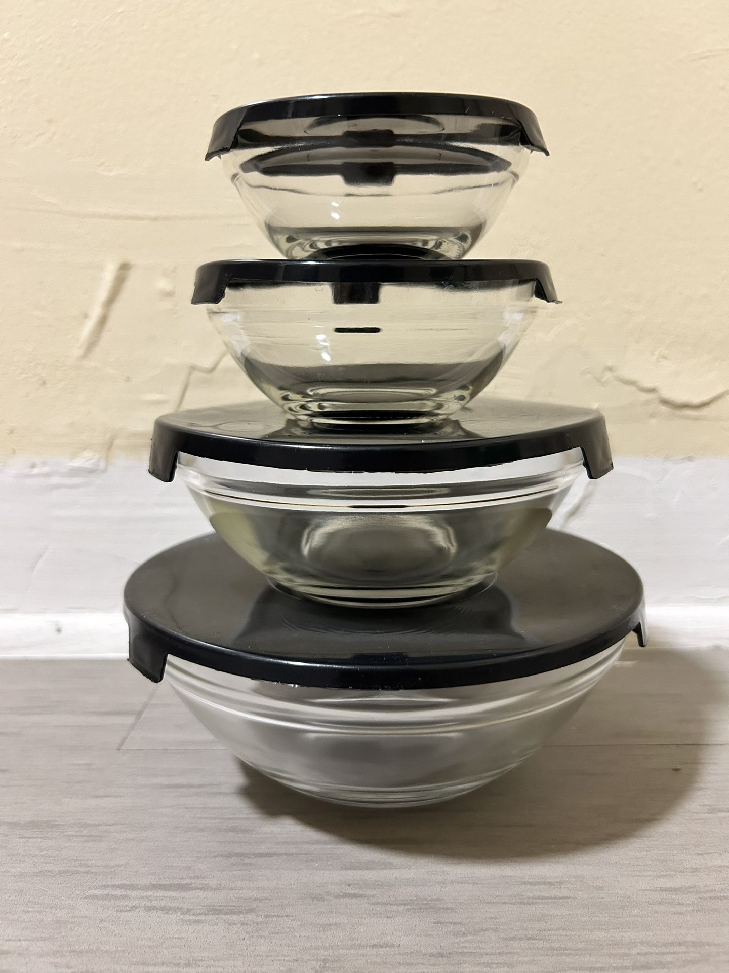 4 Glass Nesting Bowls w/ Lids – Lightly Used